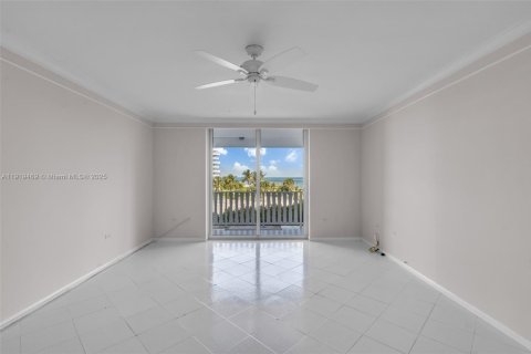 Condominio en venta en Key Biscayne, Florida, 3 dormitorios, 181.35 m2 № 1975414 - foto 12