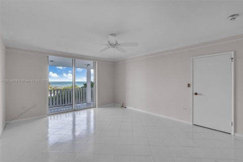 Condominio en venta en Key Biscayne, Florida, 3 dormitorios, 181.35 m2 № 1975414 - foto 11