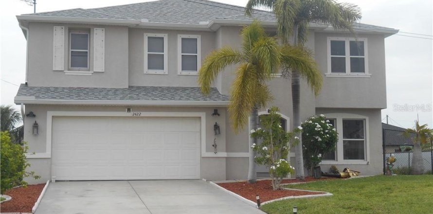 House in Cape Coral, Florida 4 bedrooms, 269.04 sq.m. № 1245203