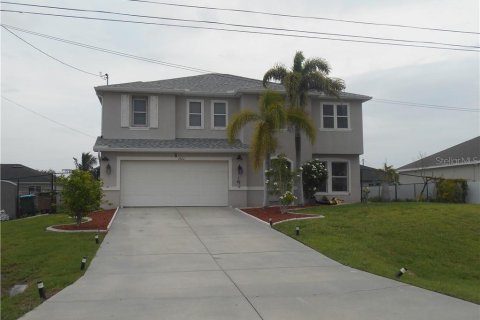 House in Cape Coral, Florida 4 bedrooms, 269.04 sq.m. № 1245203 - photo 26