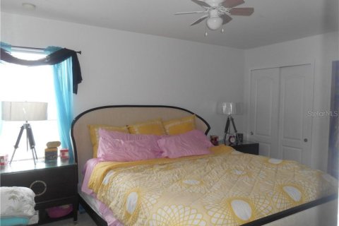 House in Cape Coral, Florida 4 bedrooms, 269.04 sq.m. № 1245203 - photo 14