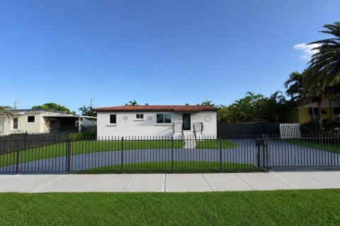 Villa ou maison à Miami, Floride 3 chambres, 136.38 m2 № 2365581