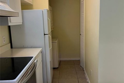 Condo in Orlando, Florida, 2 bedrooms № 2118003 - photo 9