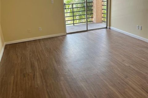 Condo in Orlando, Florida, 2 bedrooms № 2118003 - photo 10