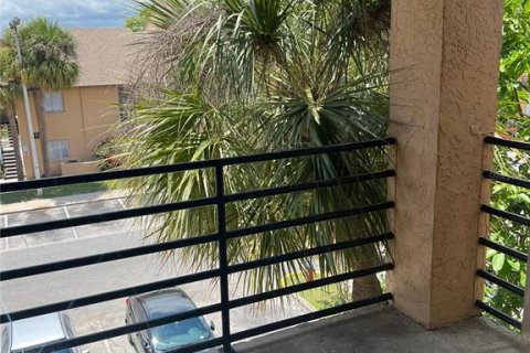 Condo in Orlando, Florida, 2 bedrooms № 2118003 - photo 11