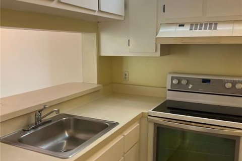 Condo in Orlando, Florida, 2 bedrooms № 2118003 - photo 5