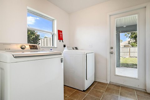 Casa en venta en Port St. Lucie, Florida, 4 dormitorios, 281.4 m2 № 2078328 - foto 20