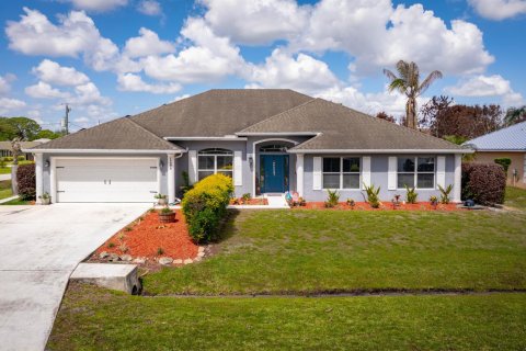 Casa en Port St. Lucie, Florida 4 dormitorios, 281.4 m2 № 2078328