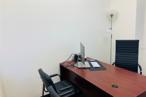 Immobilier commercial à louer à Orlando, Floride: 38.46 m2 № 2104980 - photo 2