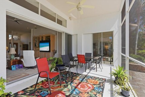 House in University Park, Florida 3 bedrooms, 200.48 sq.m. № 2155691 - photo 26