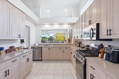 House in University Park, Florida 3 bedrooms, 200.48 sq.m. № 2155691 - photo 14