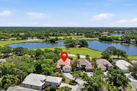 House in University Park, Florida 3 bedrooms, 200.48 sq.m. № 2155691 - photo 2
