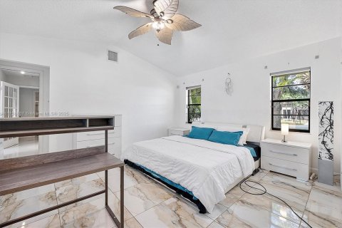 House in Coral Springs, Florida 4 bedrooms, 170.94 sq.m. № 1716075 - photo 21