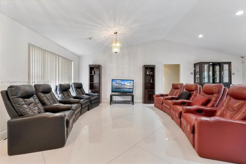House in Coral Springs, Florida 4 bedrooms, 170.94 sq.m. № 1716075 - photo 9