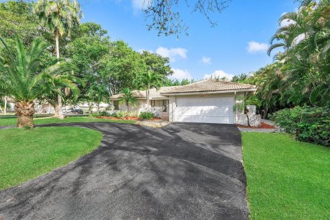 House in Coral Springs, Florida 4 bedrooms, 170.94 sq.m. № 1716075 - photo 4