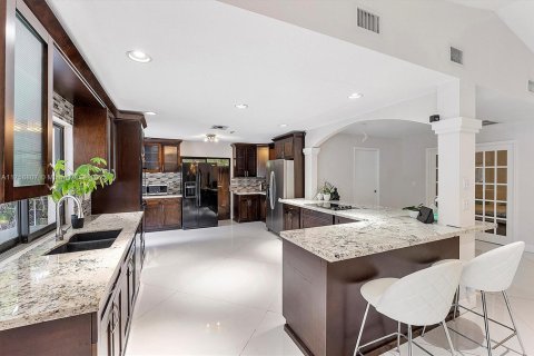 House in Coral Springs, Florida 4 bedrooms, 170.94 sq.m. № 1716075 - photo 16