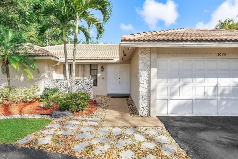House in Coral Springs, Florida 4 bedrooms, 170.94 sq.m. № 1716075 - photo 6
