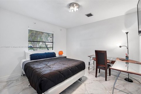 House in Coral Springs, Florida 4 bedrooms, 170.94 sq.m. № 1716075 - photo 26