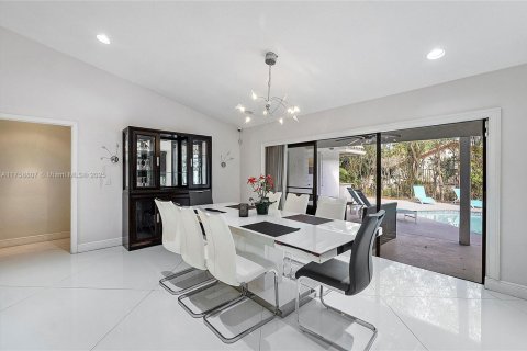 House in Coral Springs, Florida 4 bedrooms, 170.94 sq.m. № 1716075 - photo 13