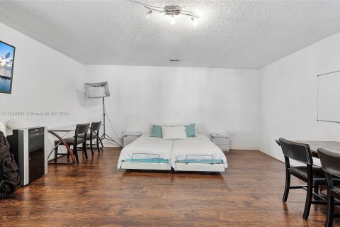 House in Coral Springs, Florida 4 bedrooms, 170.94 sq.m. № 1716075 - photo 28