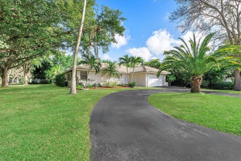 House in Coral Springs, Florida 4 bedrooms, 170.94 sq.m. № 1716075 - photo 2