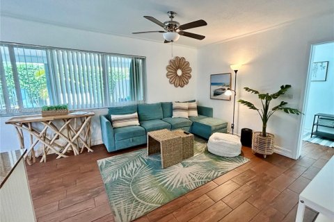 Casa en alquiler en Hollywood, Florida, 2 dormitorios, 65.03 m2 № 1863100 - foto 1