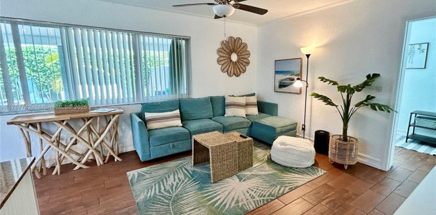 Casa en Hollywood, Florida 2 dormitorios, 65.03 m2 № 1863100