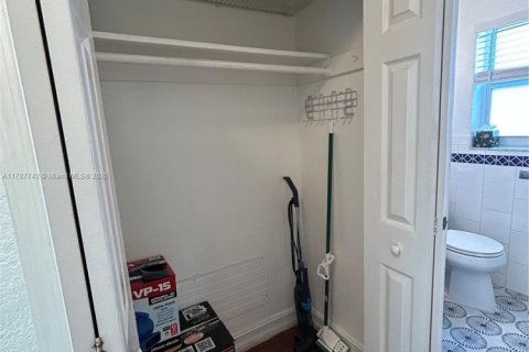 Casa en alquiler en Hollywood, Florida, 2 dormitorios, 65.03 m2 № 1863100 - foto 4