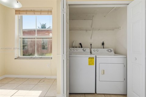 Casa en venta en Miramar, Florida, 4 dormitorios, 245.08 m2 № 2027336 - foto 18