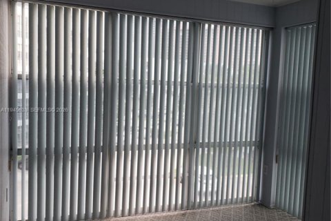 Condominio en alquiler en Sunny Isles Beach, Florida, 1 dormitorio, 49.8 m2 № 2002029 - foto 4