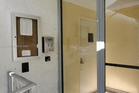 Condominio en alquiler en Sunny Isles Beach, Florida, 1 dormitorio, 49.8 m2 № 2002029 - foto 14