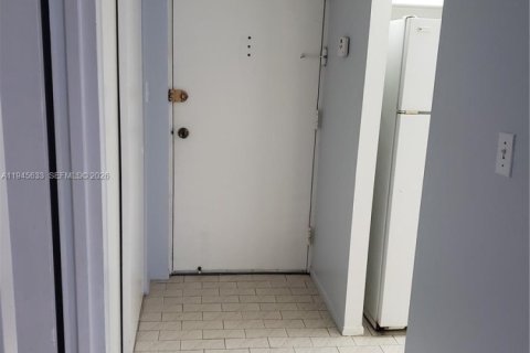 Condominio en alquiler en Sunny Isles Beach, Florida, 1 dormitorio, 49.8 m2 № 2002029 - foto 11