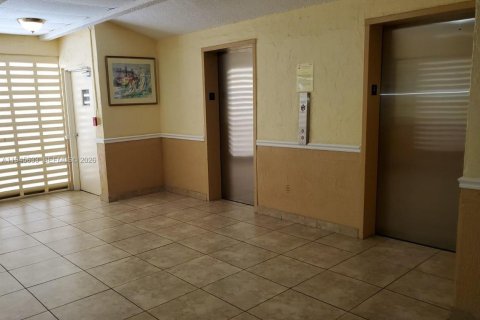 Condominio en alquiler en Sunny Isles Beach, Florida, 1 dormitorio, 49.8 m2 № 2002029 - foto 15