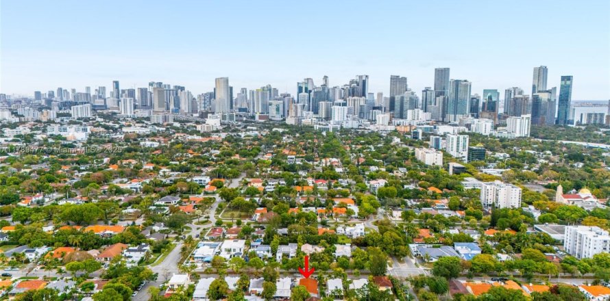 Casa en Miami, Florida 4 dormitorios, 156.82 m2 № 1695576
