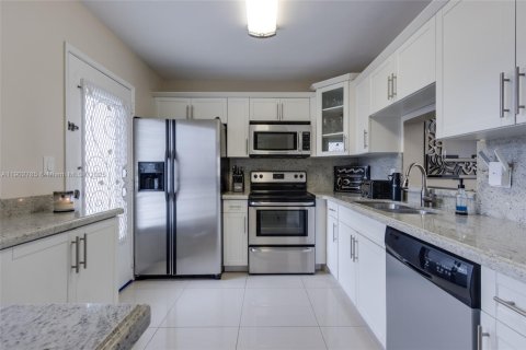 Copropriété à vendre à Hallandale Beach, Floride: 2 chambres, 101.45 m2 № 1955408 - photo 5