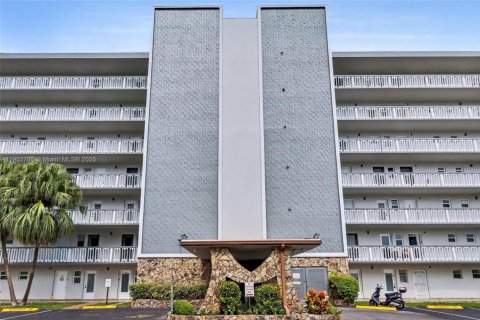 Copropriété à vendre à Hallandale Beach, Floride: 2 chambres, 101.45 m2 № 1955408 - photo 1