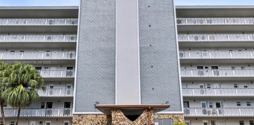 Condo à Hallandale Beach, Floride, 2 chambres  № 1955408