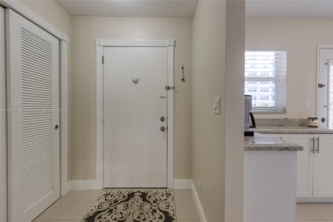 Copropriété à vendre à Hallandale Beach, Floride: 2 chambres, 101.45 m2 № 1955408 - photo 4