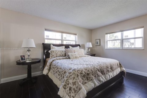 Copropriété à vendre à Hallandale Beach, Floride: 2 chambres, 101.45 m2 № 1955408 - photo 25