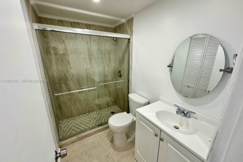 Condominio en alquiler en Hallandale Beach, Florida, 2 dormitorios, 80.82 m2 № 2050221 - foto 6