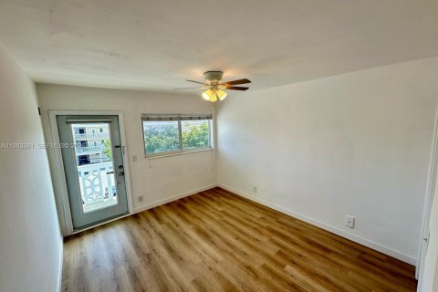 Condominio en alquiler en Hallandale Beach, Florida, 2 dormitorios, 80.82 m2 № 2050221 - foto 10