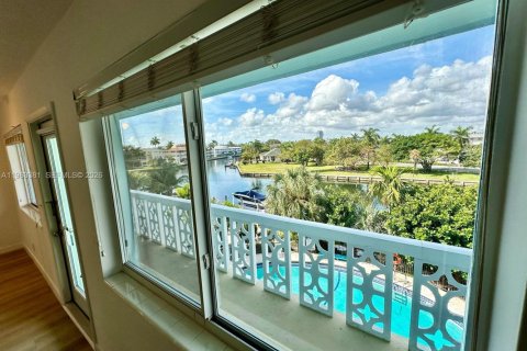 Condominio en alquiler en Hallandale Beach, Florida, 2 dormitorios, 80.82 m2 № 2050221 - foto 17