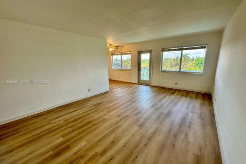 Condominio en alquiler en Hallandale Beach, Florida, 2 dormitorios, 80.82 m2 № 2050221 - foto 13