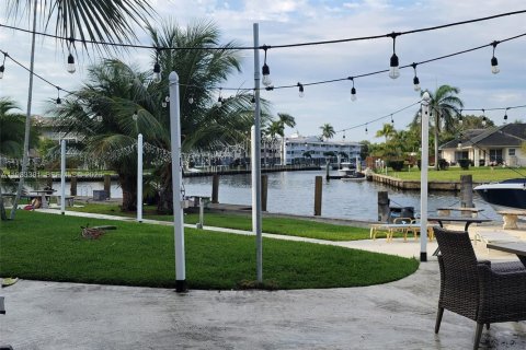 Condominio en alquiler en Hallandale Beach, Florida, 2 dormitorios, 80.82 m2 № 2050221 - foto 16