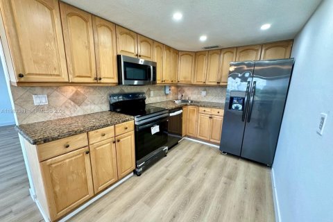 Condominio en alquiler en Hallandale Beach, Florida, 2 dormitorios, 80.82 m2 № 2050221 - foto 4