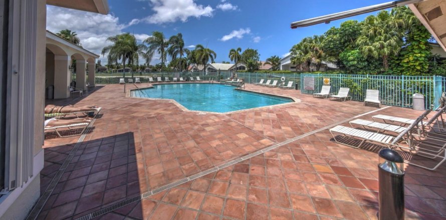 House in Boca Raton, Florida 3 bedrooms, 159.23 sq.m. № 1221227