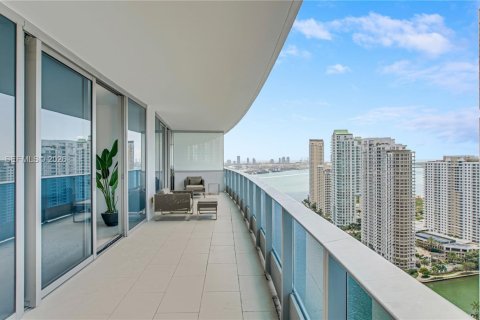 Condominio en alquiler en Miami, Florida, 2 dormitorios, 116.59 m2 № 2011744 - foto 15