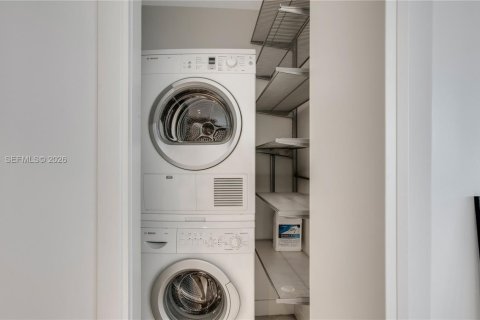 Condominio en alquiler en Miami, Florida, 2 dormitorios, 116.59 m2 № 2011744 - foto 18