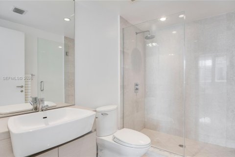 Condominio en alquiler en Miami, Florida, 2 dormitorios, 116.59 m2 № 2011744 - foto 13