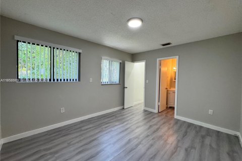 Снять в аренду кондоминиум в Холливуд, Флорида 2 спальни, 79.9м2, № 2010307 - фото 3